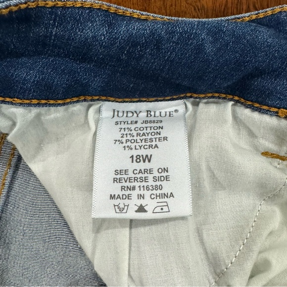 Judy Blue Skinny Fit Distressed Jeans Size 18 W - Picture 4 of 8